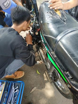 Pelatihan Mekanik Sepeda Motor Hari Ke-14 di Balai Desa Tamantirto 