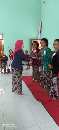 Peragaaan Busana Pakaian Jawa Yogyakarta untuk memperingati hari Ibu ke - 93