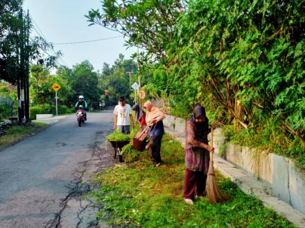 Gerakan Bersih Lingkungan Songsong Ramadhan Padukuhan se Kalurahan Tamantirto