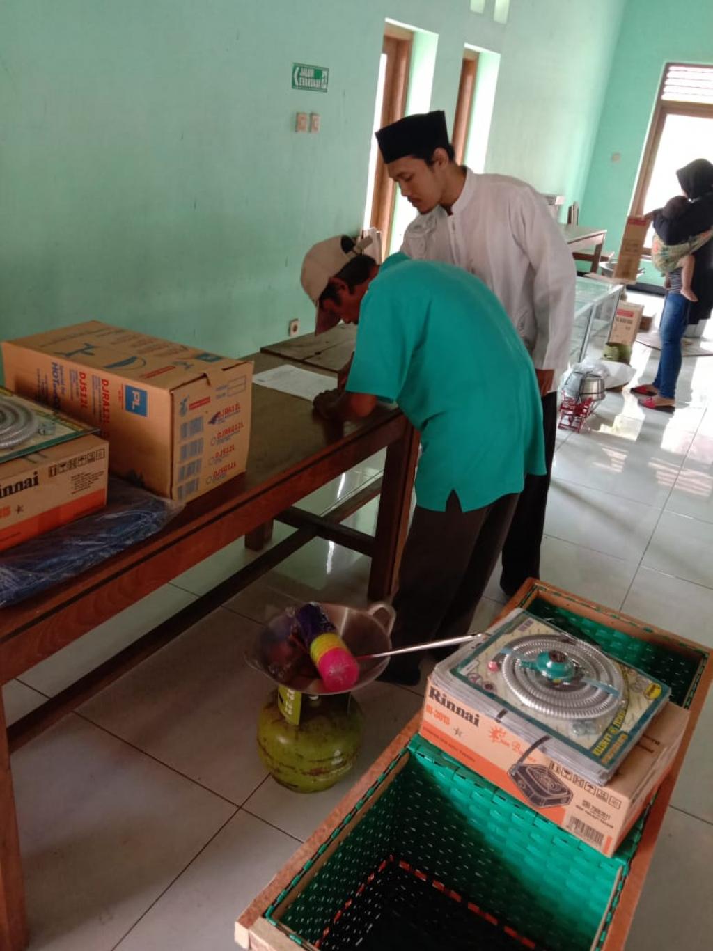 Penyerahan Bantuan Modal Usaha Bagi Keluarga Miskin Website Kalurahan Tamantirto
